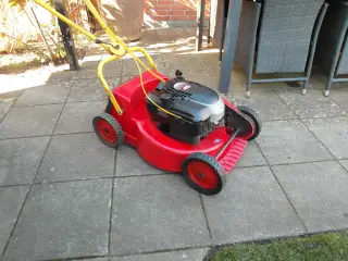 Plæneklipper Klippo med Briggs&Stratton motor.