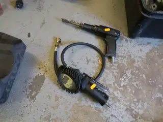 Trykluft værktøj samt trykluftpumpe