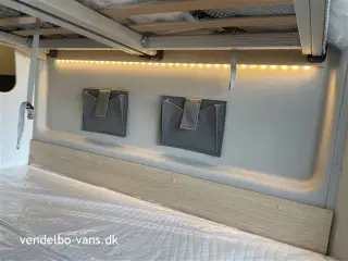 2024 - SunLight Cliff 601   Modellen under 6 meter med 2 x dobbeltseng i bag