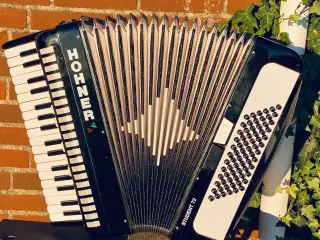 Hohner Student 72 – allround harmonika sælges fra 