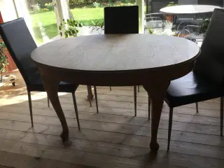 Ovalt antikt egetræsbord