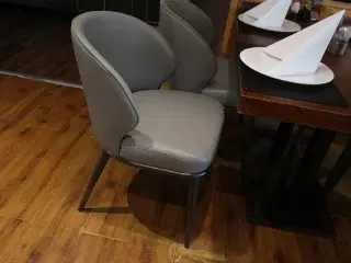 3 borde og tolv nye stole