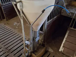 35 stk foderautomater