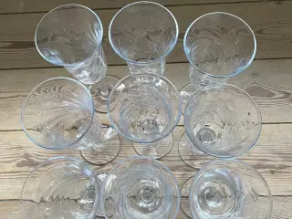 Smukke champagneglas med skrå optiske striber