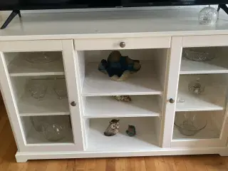 Skænk solid hvid 