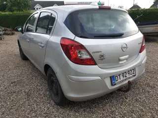Opel corsa nysynet med plader 