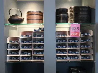 13 hylder med indhold