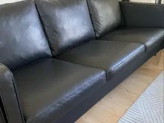 Tranerkjær sofa købt i 23 står som ny