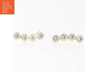 Blomst-formet øreringe med sten fra Christina Jewelry & Watches (str. 2,5 cm)