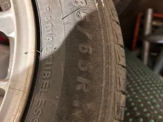 alufælge med næste nye sommerdæk og TPMS sensorer