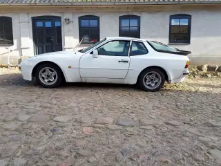 Porsche 944