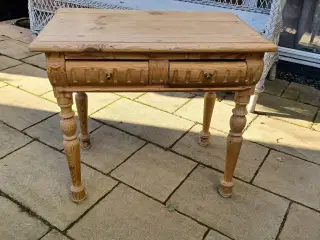Tobaksbord i fyrretræ