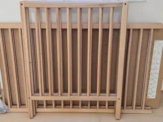 Tremmeseng / kravlegård med madras, IKEA.