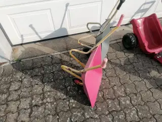 Legetøj . Parkeringshuse , Vogn , Scooter m.m.