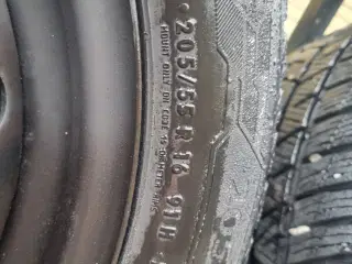 Stålfælge med dæk 