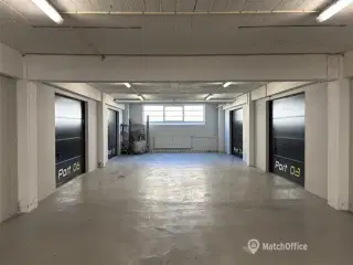 Lagerlokale på 65 m² med portadgang