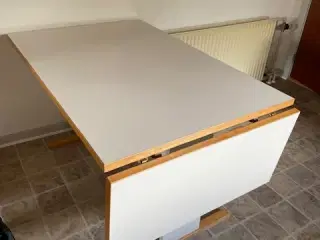 spisebord med 1 plade i hvid med bøgekanter