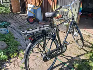 Elcykel ca 4 år med 2 batterier
