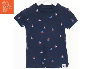 Børne T-shirt med bådmønster fra Next (str. 80)