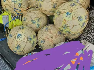 11 stk  fodbolde, let brugte. 