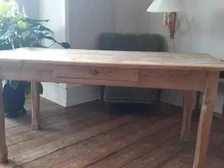 Super fedt skrivebord med patina!