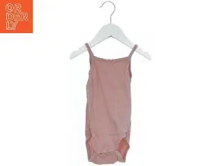 Rosa bodystocking med stropper fra H&M (str. 74)