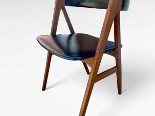 Tidløs elegance: Klassisk dansk design stol fra 19