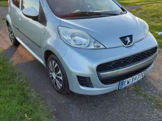 Peugeot 107 1,0 benzin årgang 2011. Frisk nysynet 