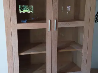 Flot massivt vitrine skab 