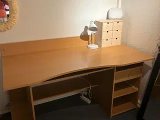 Kontor bord og kontor stol