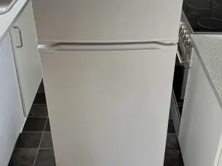 Køleskab med fryser 143 cm højt