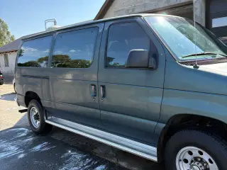 Amerikaner bil Ford club wagon 10 prs bus 