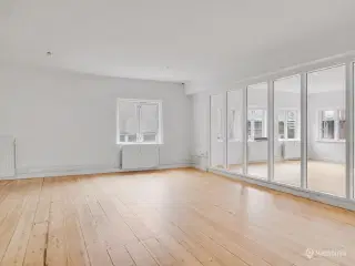 Stemningsfuldt kontorlejemål i Elvirasminde