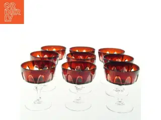 Glas glas på fod (str. H 11 cm ø. 9 cm)