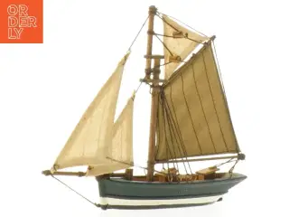 Modelskib Sejl båd i træ (str. 17,5 x 14 x 3 cm)