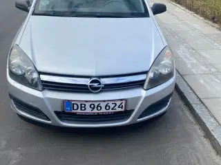 Opel Astra med træk se detaler på alt om bilen