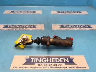 Massey Ferguson 3060 Hovedcylinder 3388831M4