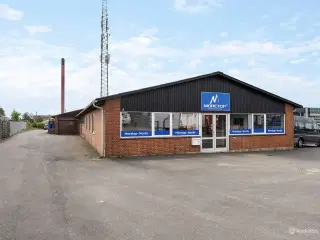 Attraktivt erhvervslejemål i Kolding nær motorvejsnet - Ideelt til engroshandel. kontor, produktion og lager.