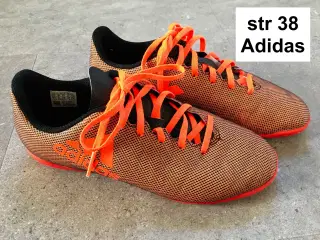 64) Str 38 Adidas indendørssko