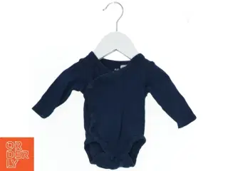 Langærmet bodystocking til baby fra H&M (str. 56)