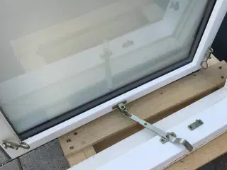 Hvid dreje-kip vindue