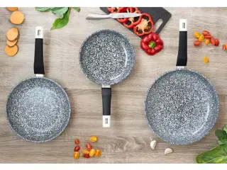 Pandesæt med 3 stk. pander i str. 20, 24 og 26 cm.