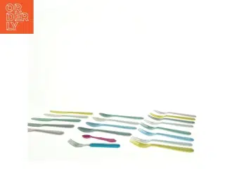 Pastelfarvede plastbestik (str. 16 x 3 cm)