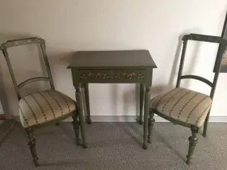 Tobaksbord med 2 stole 