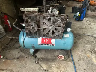 Salg af diverse landbrugsmaskiner