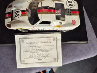 Modelbil Ford GT 40 med certifikat