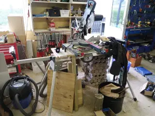 Kap/geringssav BOSCH Professional GCM 8 SJL med stativ