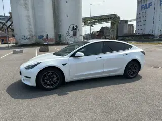 Tesla Model 3  Standard Range+ RWD
