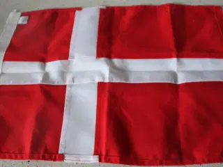 Flag 50x38 cm sælges