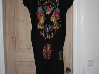 Egyptisk kjole  bryst 125 cm